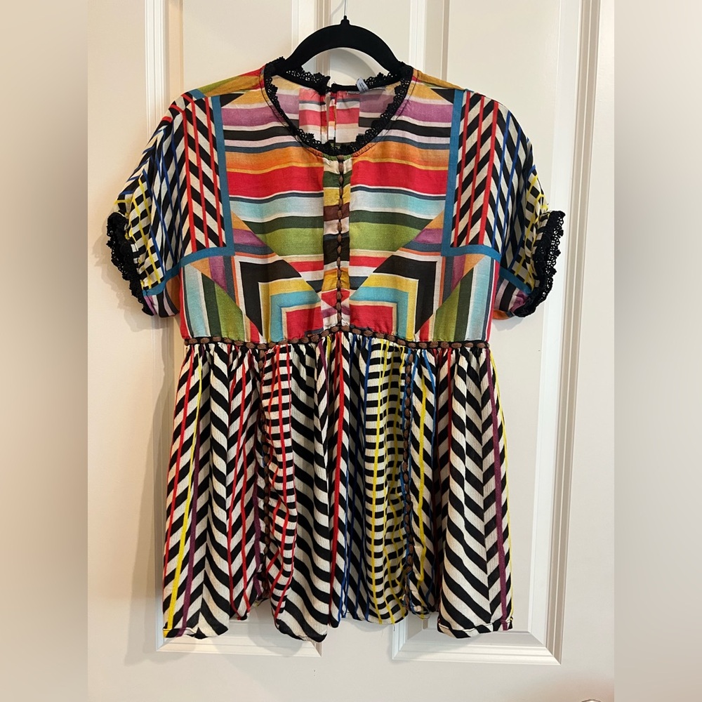 Anthropology conditions apply short sleeve tunic blouse, size xs.